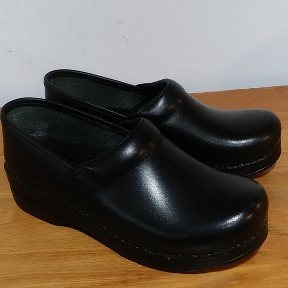 dansko clogs size 8